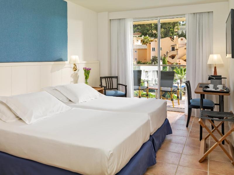 Double or Twin Room with Side Sea View image 1