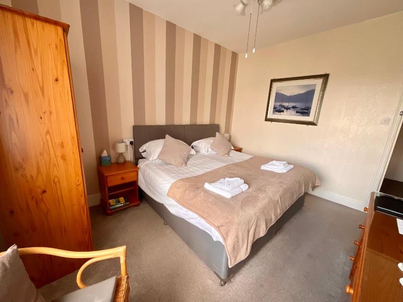 Superior King or Twin Room image 2