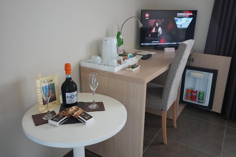 Suite with Private Pool image 4