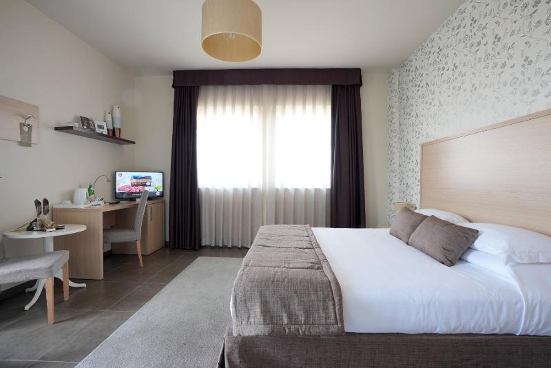 Suite with Private Pool image 3