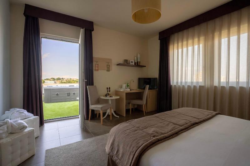 Suite with Private Pool image 2