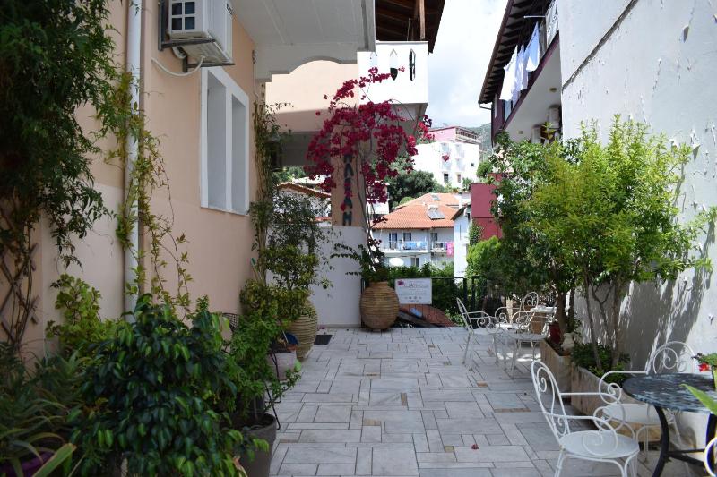 Ilian House - image 20