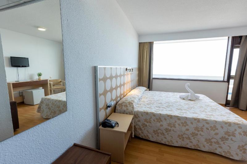 Studio (2 Adults + 1 Child) image 1