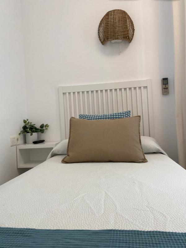 Basic Single Room image 3