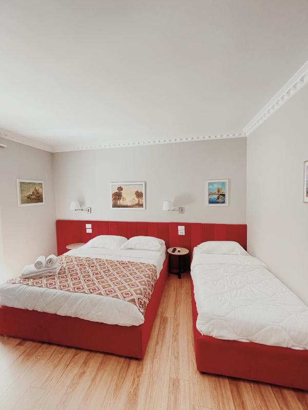 Comfort Triple Room image 3