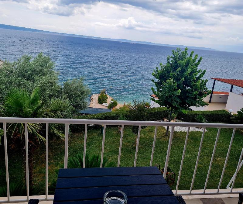 Studio Apartment with Sea View image 4