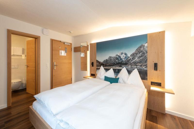 Economy Double Room image 1