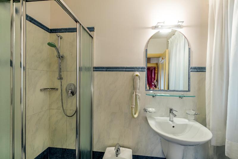 Superior Double Room image 4