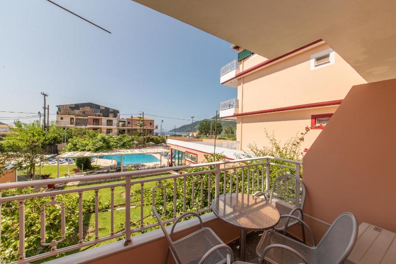Triple Room with Sea View image 4