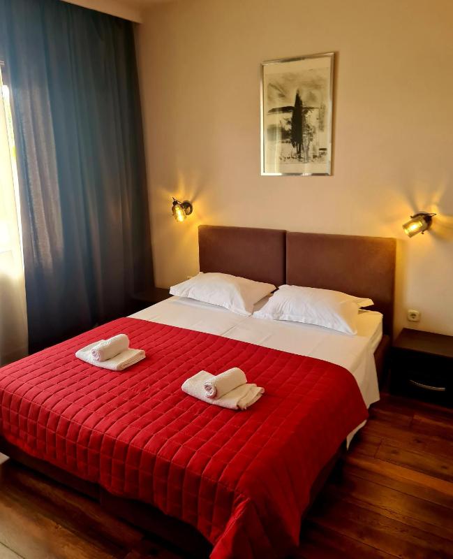 Double Room image 3
