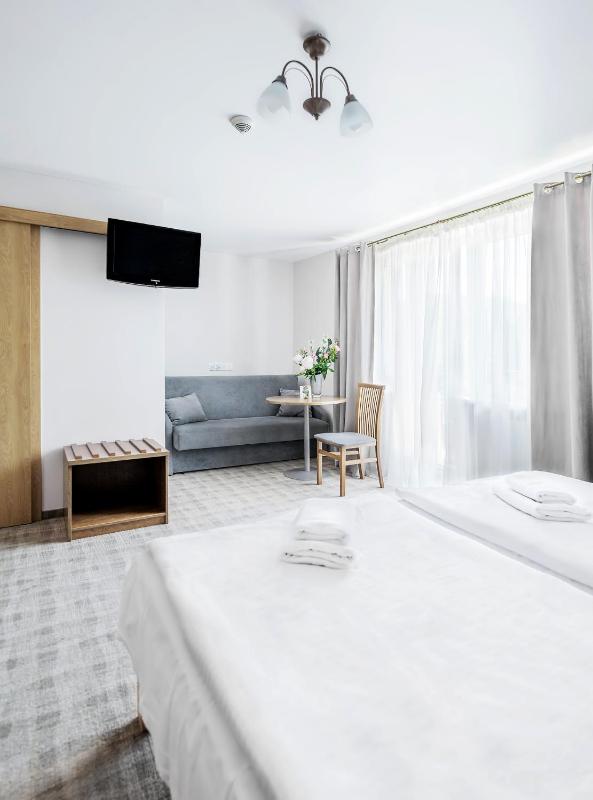 Standard Twin Room image 4