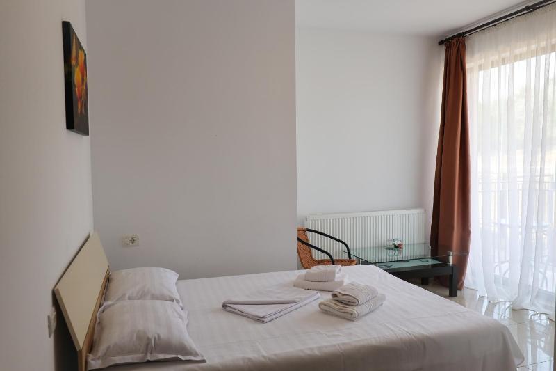 Double Room with Balcony image 4