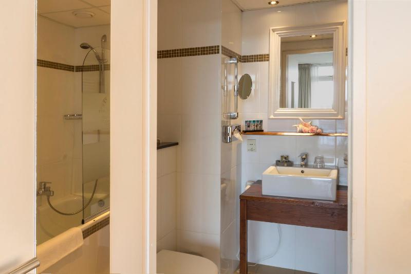 Harbour Island / Hampton Bay Suite image 4