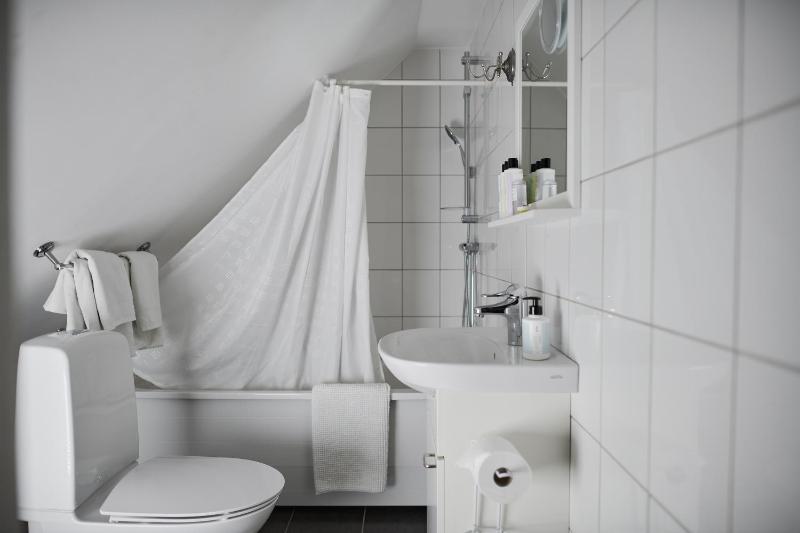 Double Room with Bath image 2