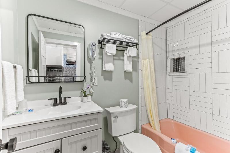 Superior King Room image 3