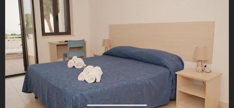 Deluxe Double Room with Pool View and Sea View image 1