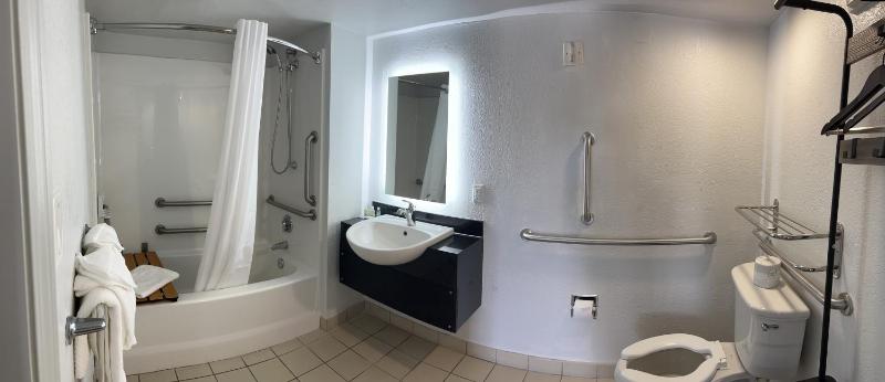 King Room - Disability Access/Non Smoking  image 4