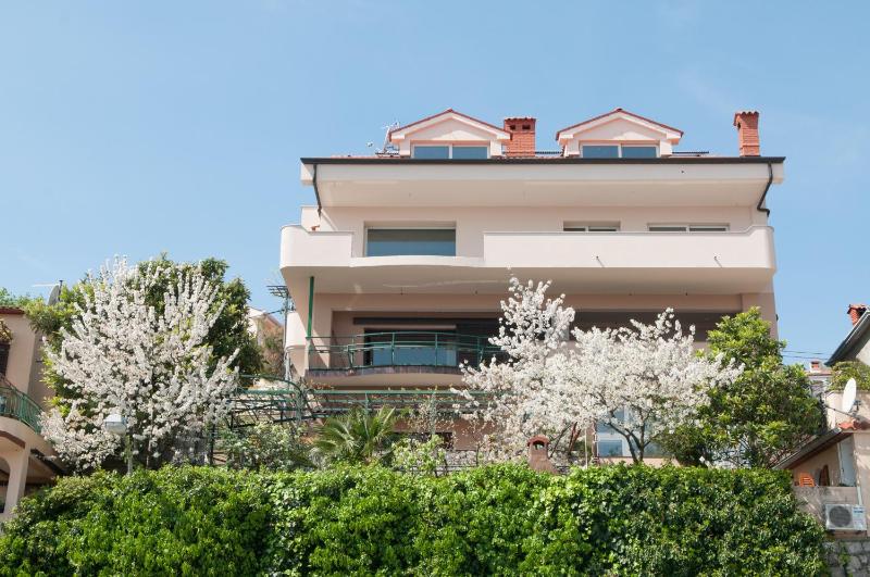 Apartments Komel - image 10