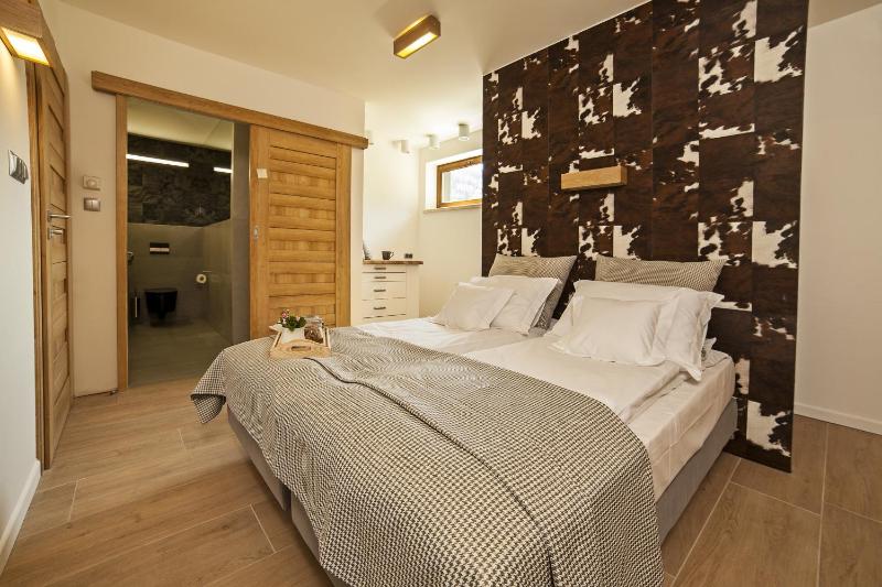 Apartment with Mountain View image 4