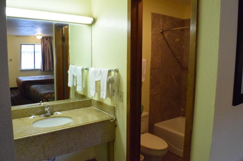 Double Room image 4