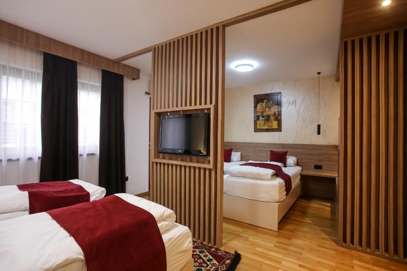 Deluxe Family Room image 1