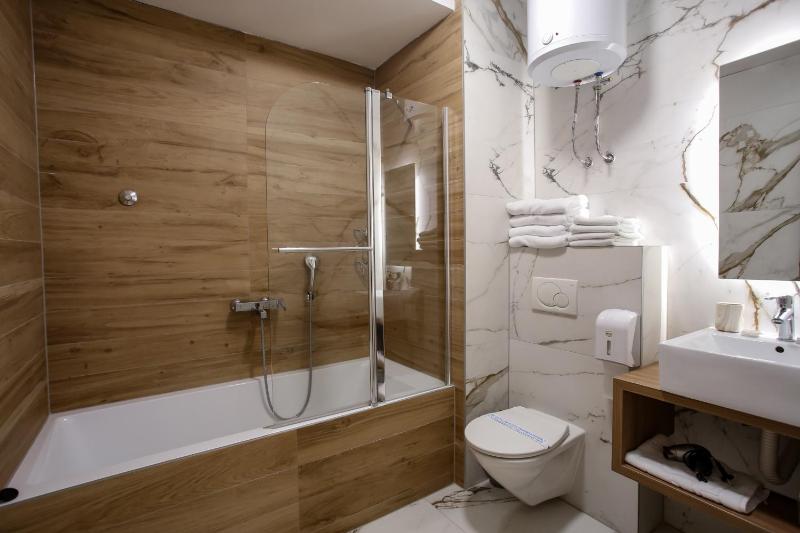 Superior Quadruple Room image 4