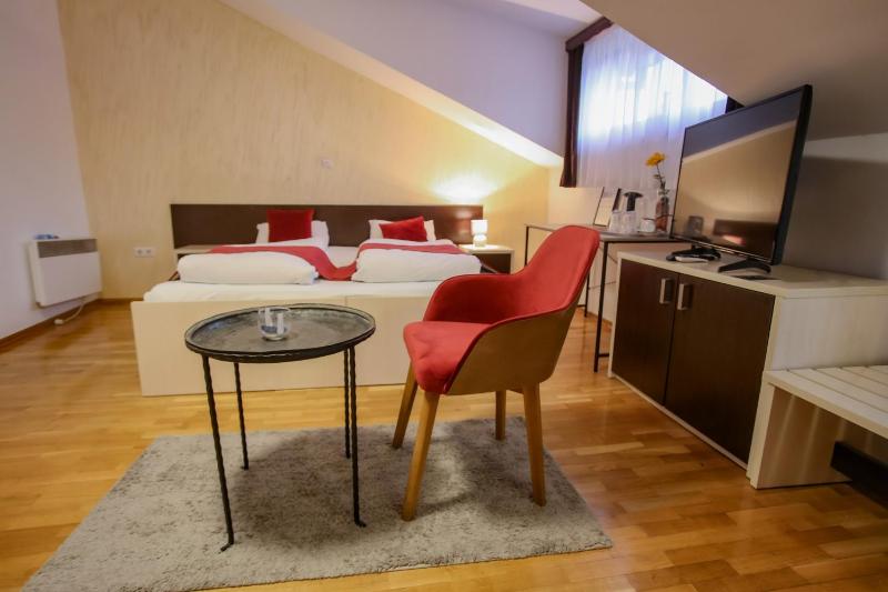 Quadruple Room image 3