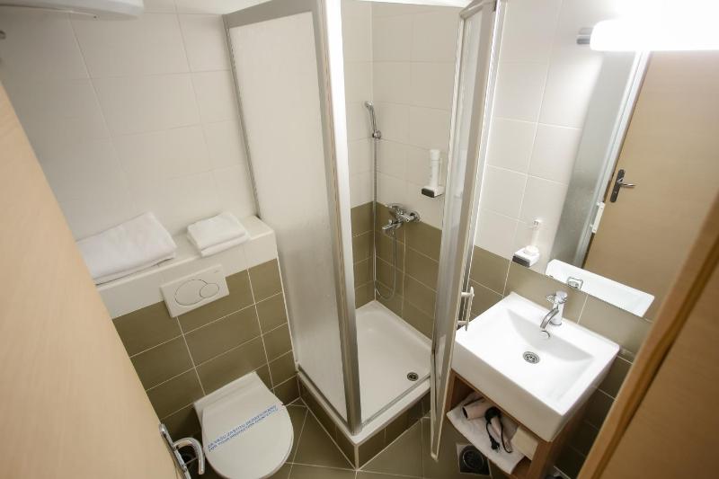 Double or Twin Room image 2