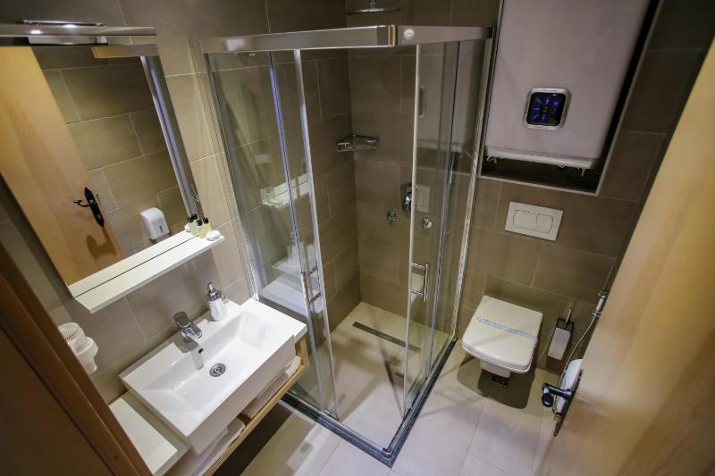 Double or Twin Room image 3