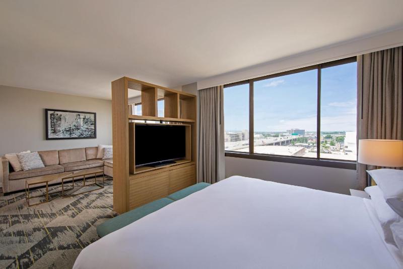 Junior Suite, 1 King image 3
