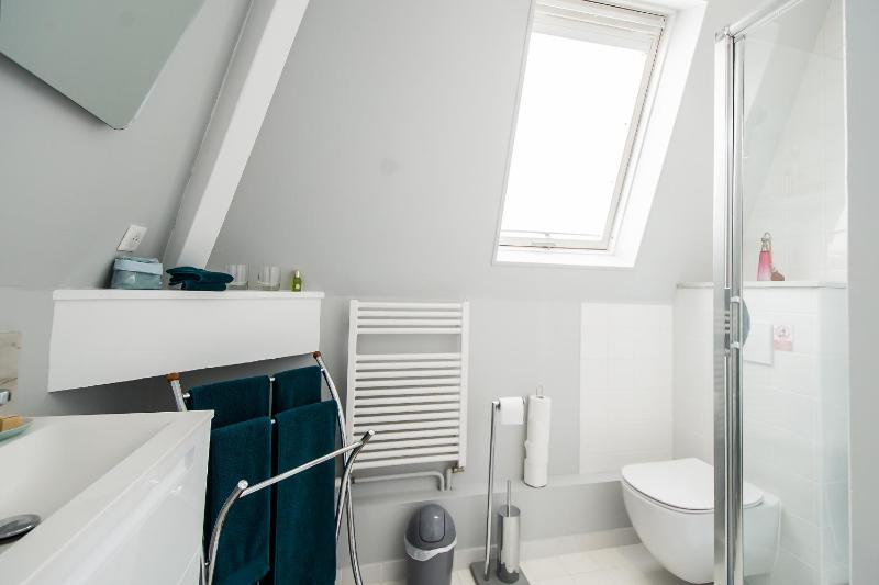 Standard Double Room image 4