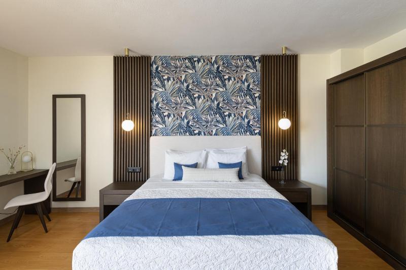 Junior Suite with Side Sea View image 1