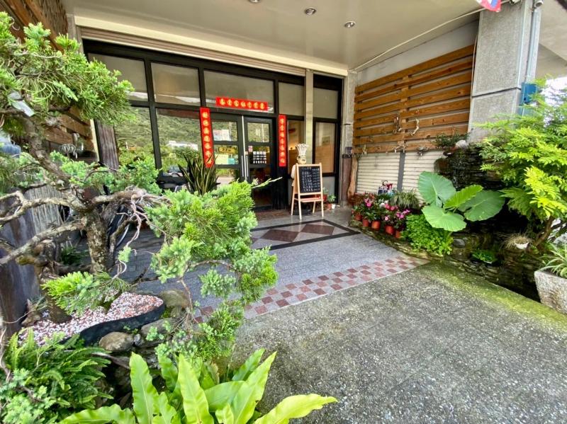 Hou Shan Suiyue Homestay - image 1