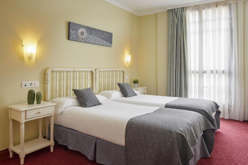 Double or Twin Room image 2