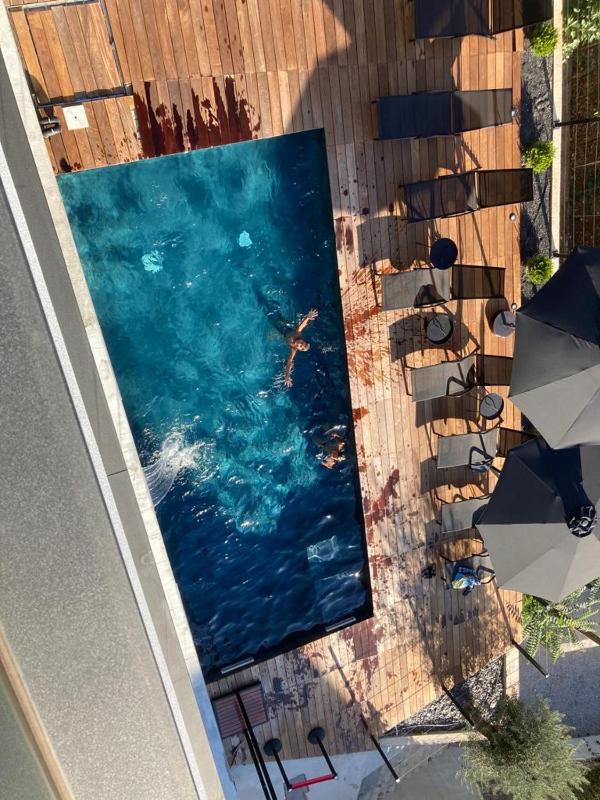 Aparthotel Villa V with heated pool parking and breakfast - image 18