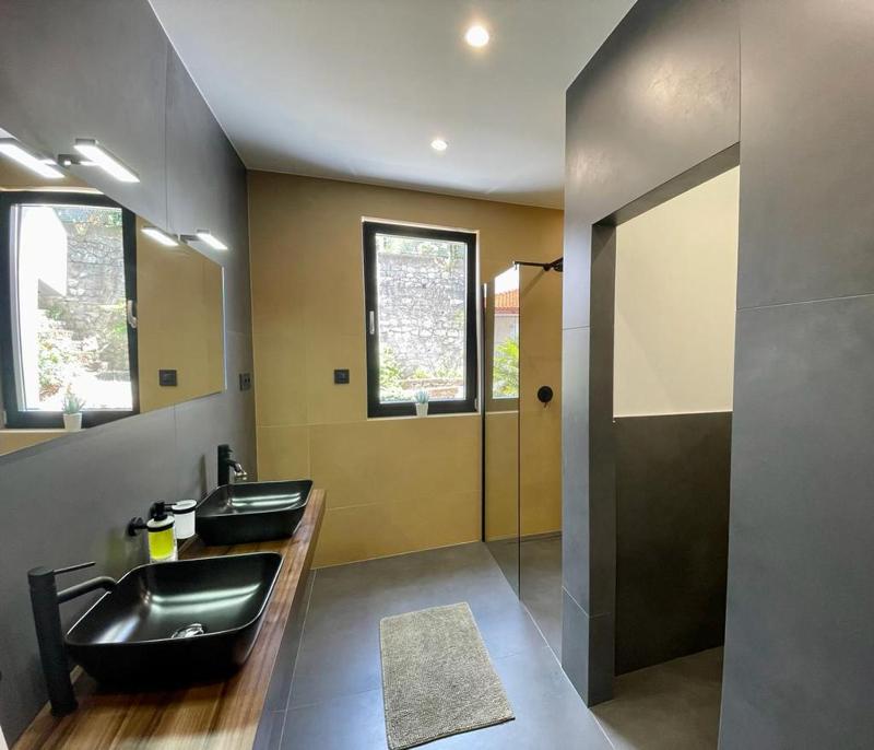 Aparthotel Villa V with heated pool parking and breakfast - image 17