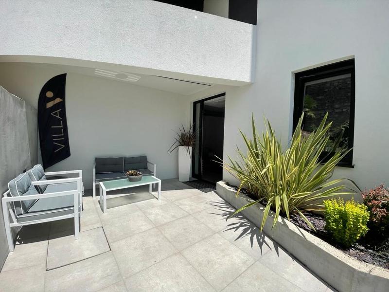 Aparthotel Villa V with heated pool parking and breakfast - image 12