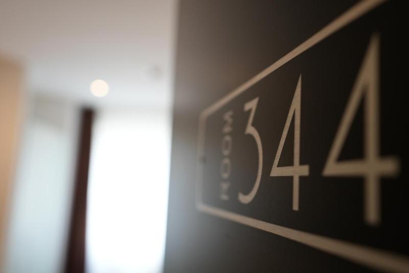 Standard Twin Room image 2