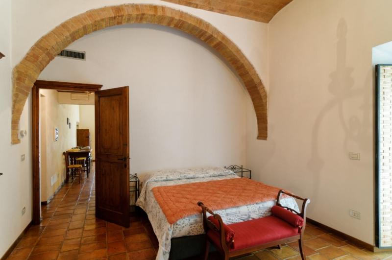 One-Bedroom Apartment image 4