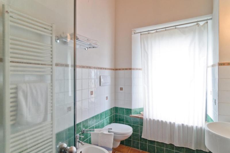 One-Bedroom Apartment image 2
