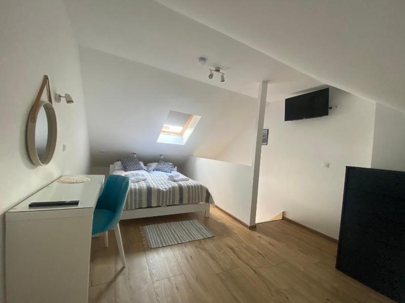 SOLEK Apartamenty hotelowe i pokoje gościnne ze śniadaniem przyjazne zwierzętom wyjątkowe z widokiem na Jezioro Jamno i w bardzo bliskiej odległości od morza - image 16
