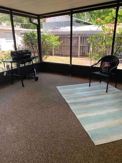 Cozy 3Bdr home in the heart of Tampa - image 12