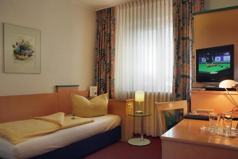 Standard Single Room image 3