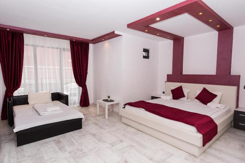 Deluxe Family Room with Balcony image 1