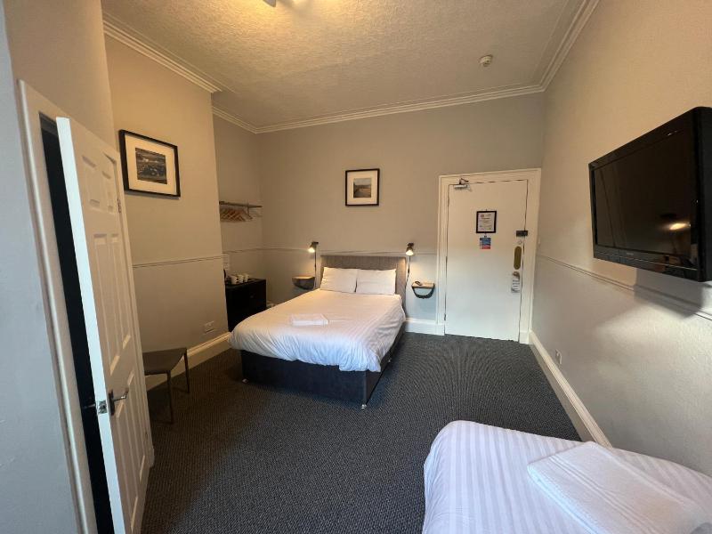 Double or Twin Room image 3