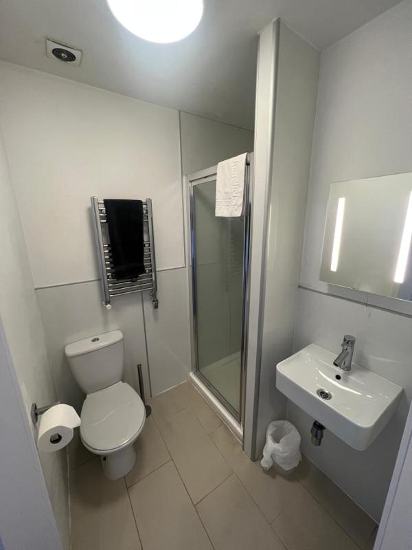 Double or Twin Room image 4