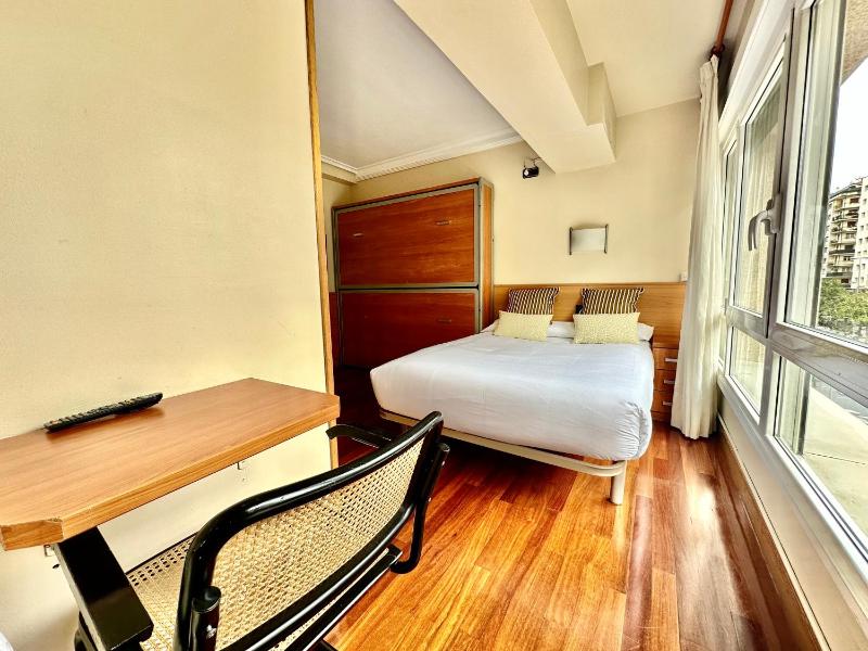 Triple Room with Private Bathroom image 2