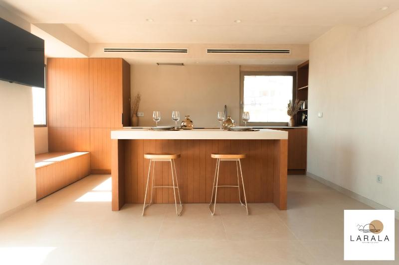 Larala 02 - Nuevo apartamento en la playa del Arenal con vistas al mar Images