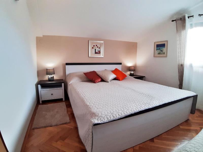 Apartments Zrinka - image 10