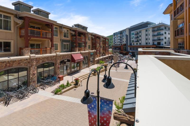 Unequalled Ski in Out Location Next to Gondola Sundial 2BR Pool Hot tubs Condo Nast Winner C107 - image 14